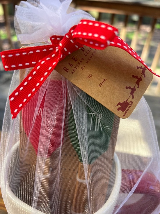 RAE DUNN BAKING SPIRITS BRIGHT Spatula Gingerbread Mug Set NWT NEW - Picture 4 of 10